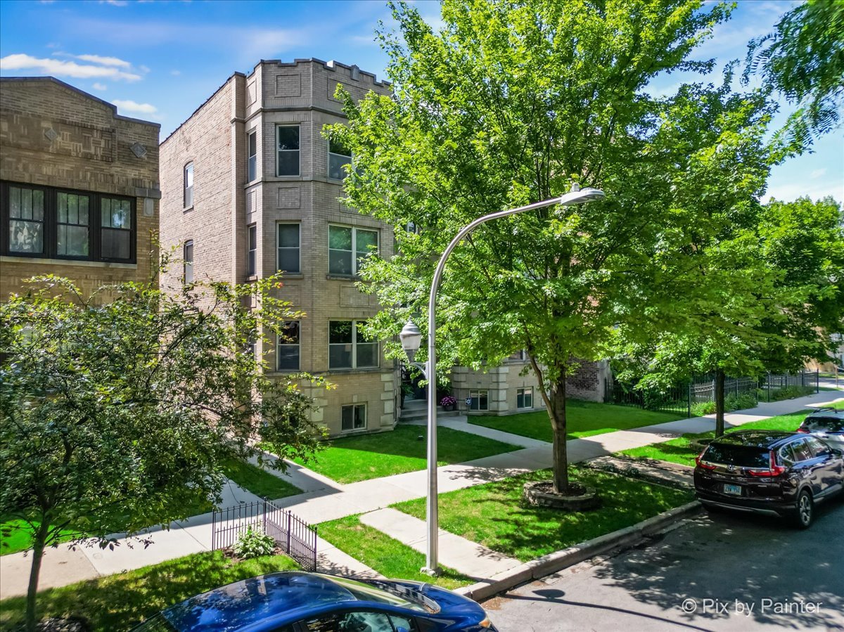 4250 N Mozart Street Unit: 1S