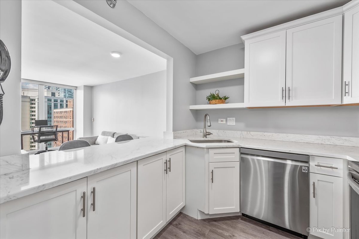 111 W MAPLE Street Unit: 1109
