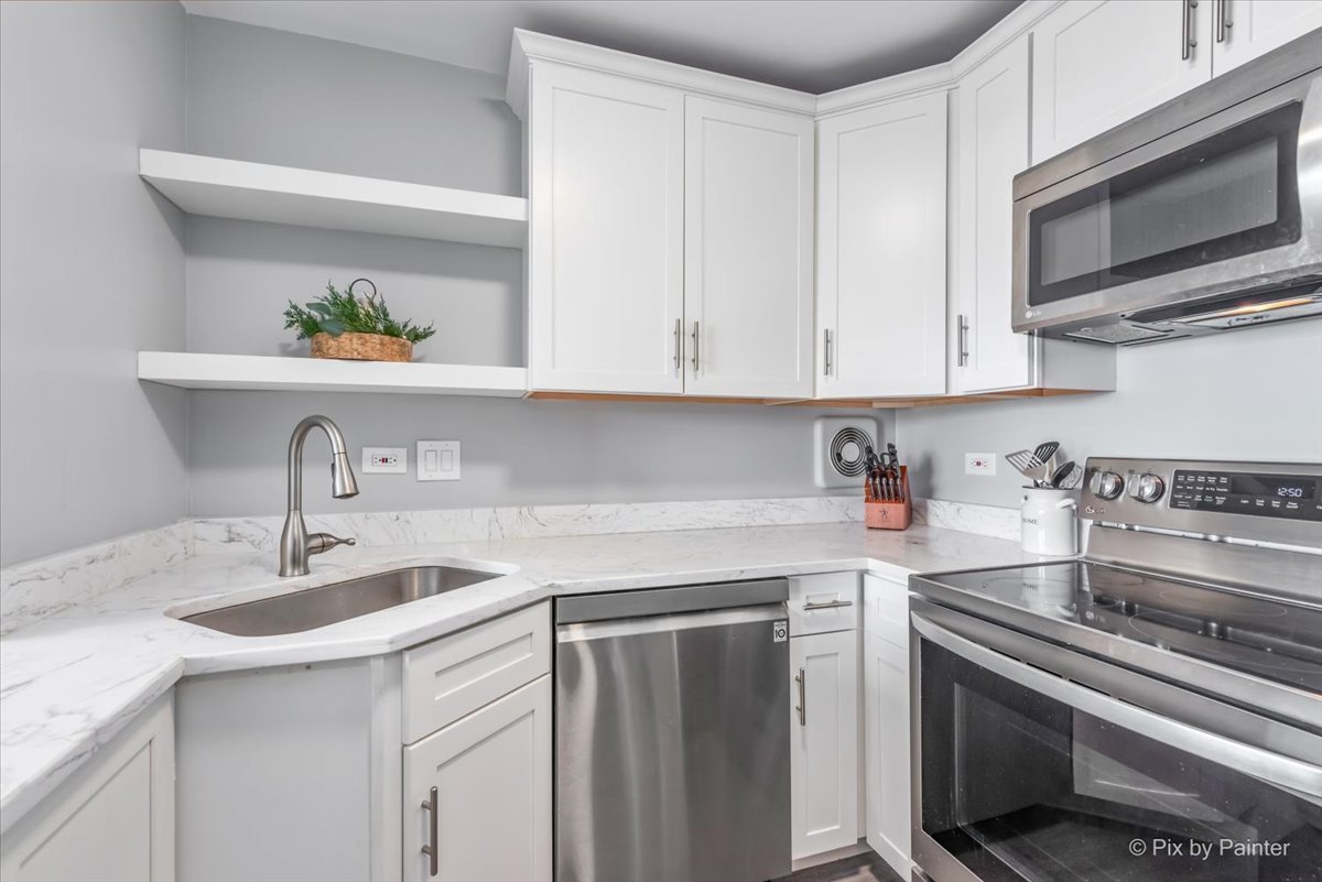 111 W MAPLE Street Unit: 1109