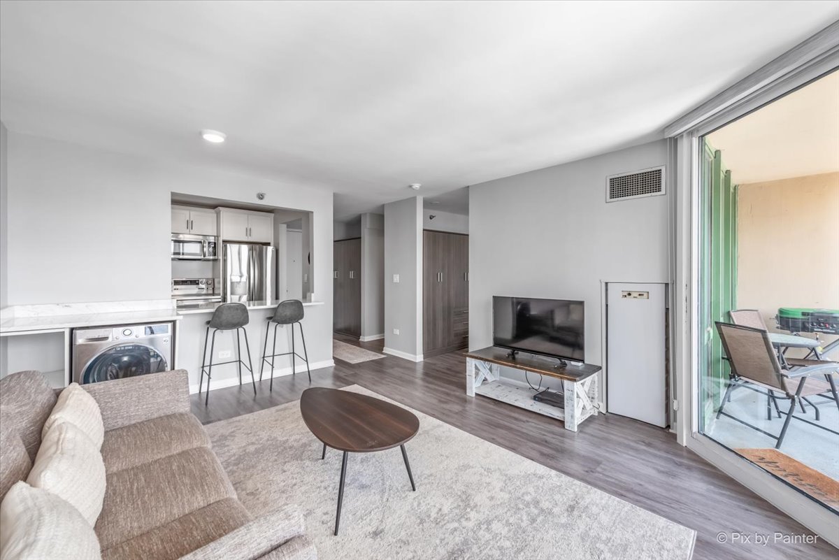 111 W MAPLE Street Unit: 1109