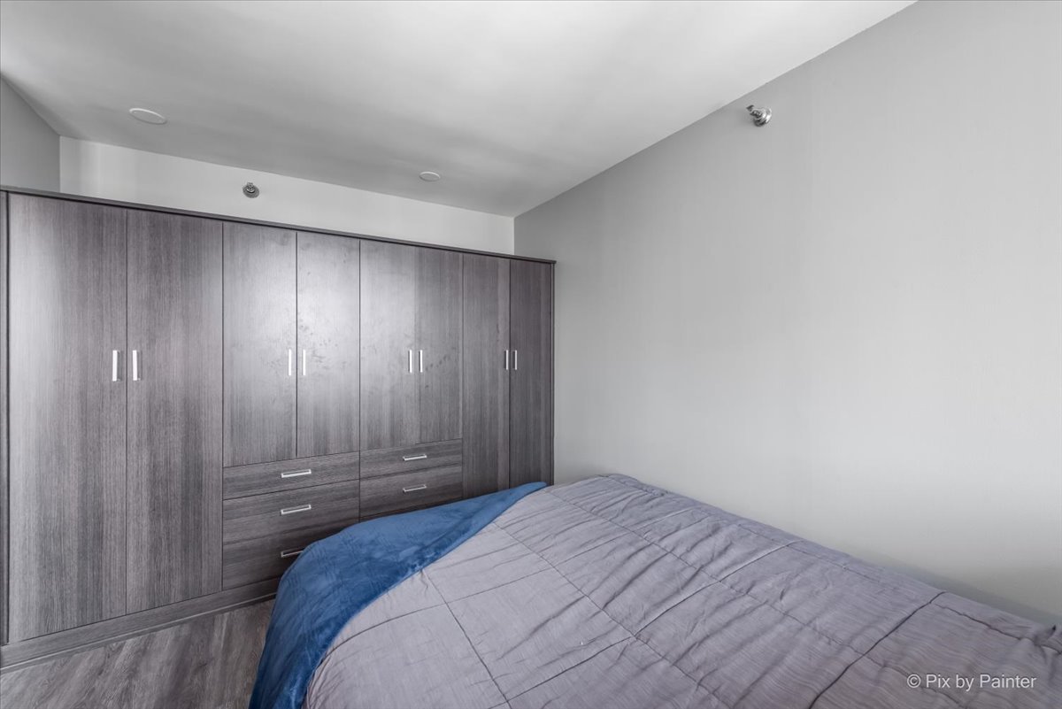 111 W MAPLE Street Unit: 1109