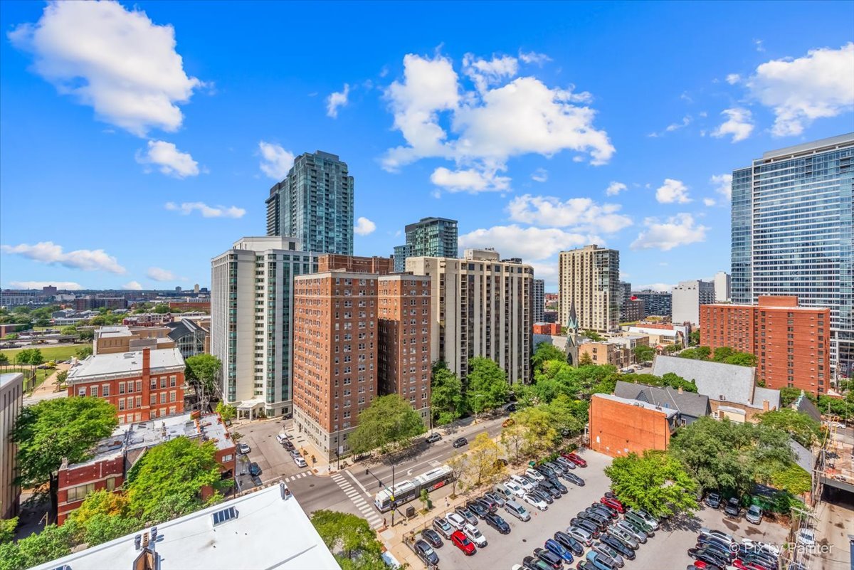 111 W MAPLE Street Unit: 1109