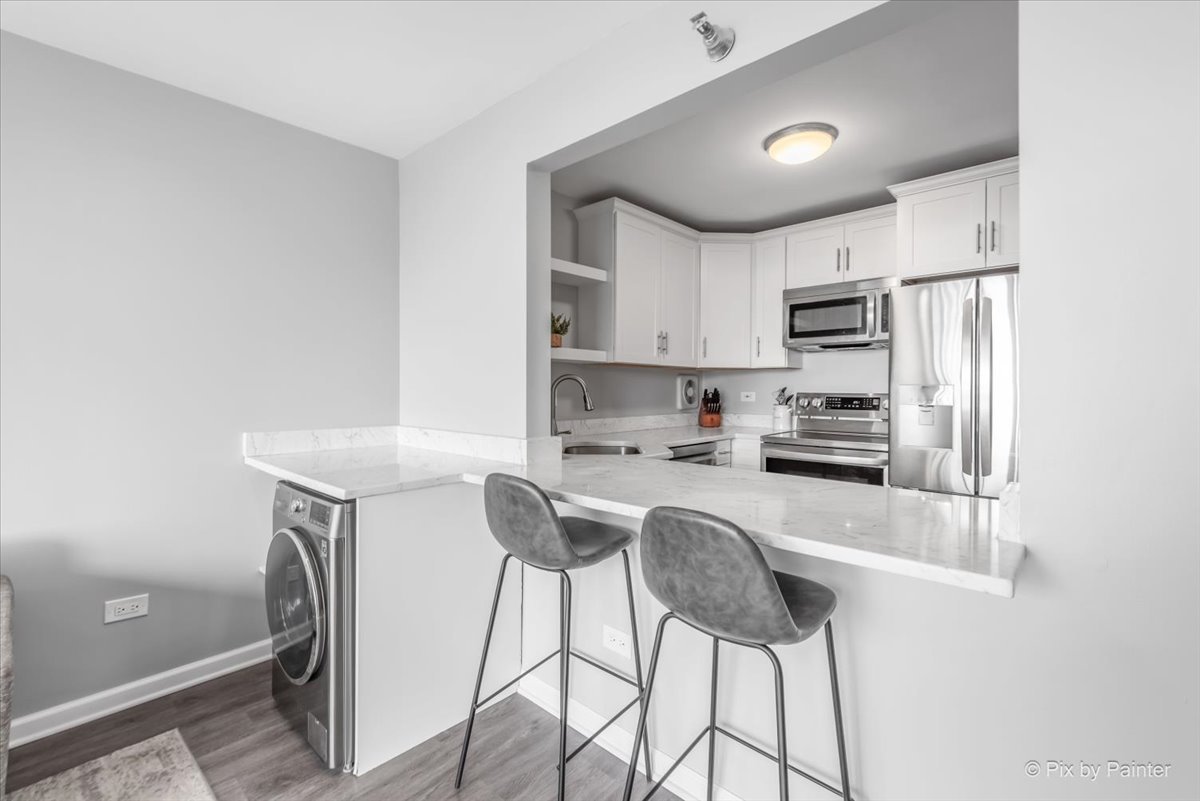 111 W MAPLE Street Unit: 1109