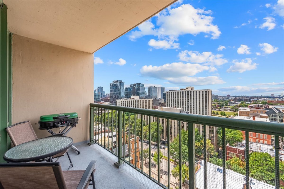 111 W MAPLE Street Unit: 1109