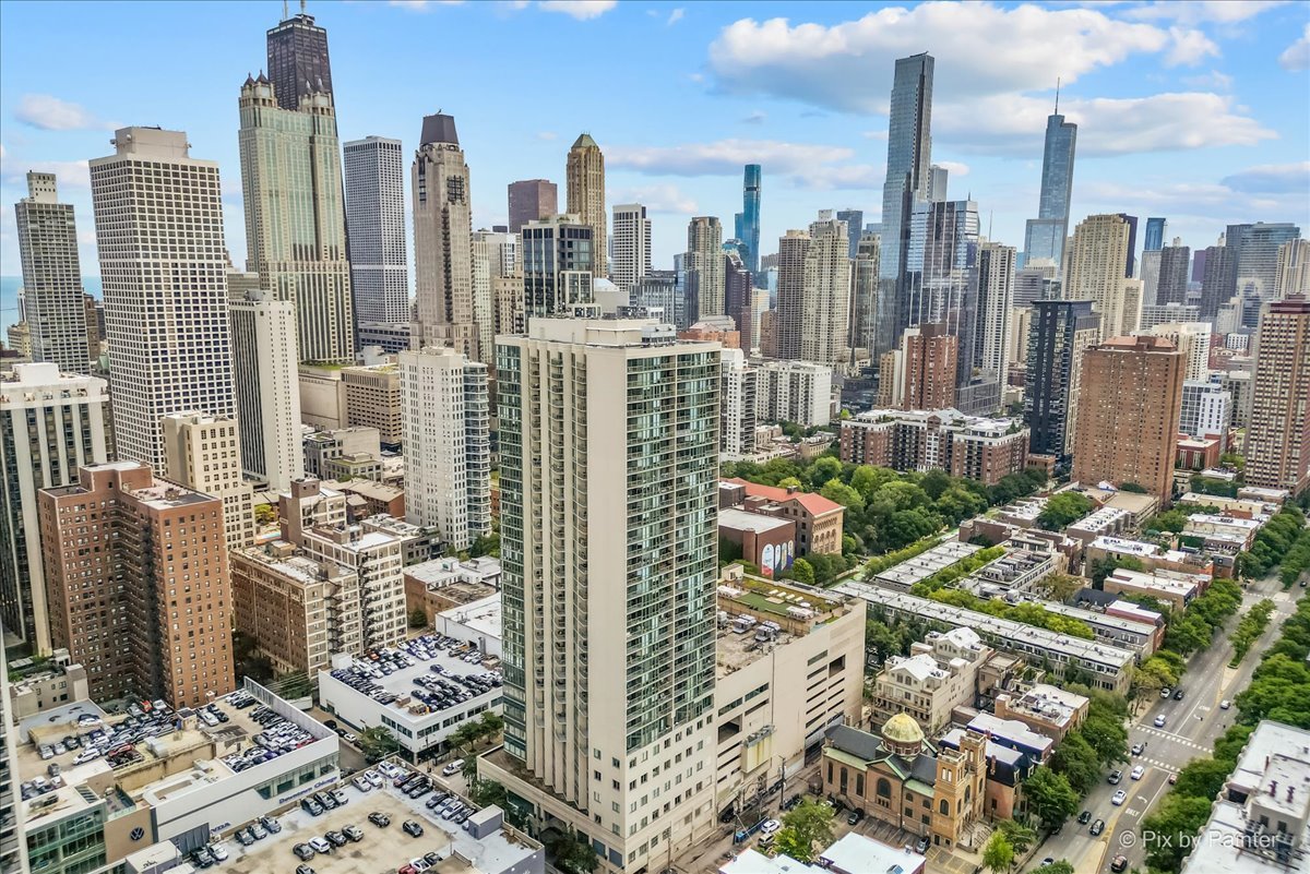 111 W MAPLE Street Unit: 1109