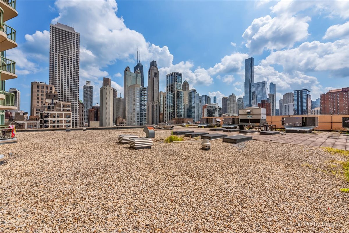111 W MAPLE Street Unit: 1109