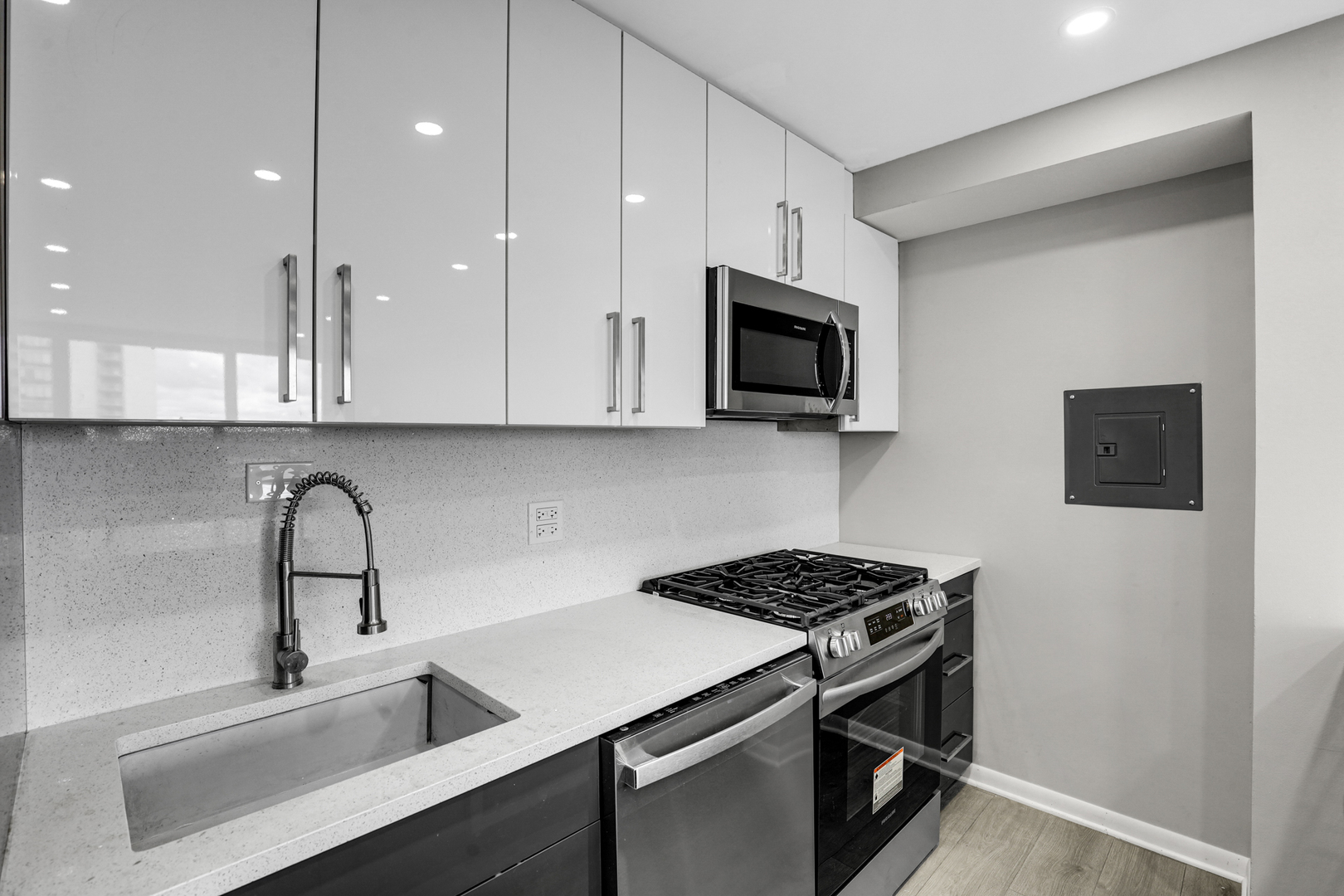 3950 N Lake Shore Drive Unit: 1516