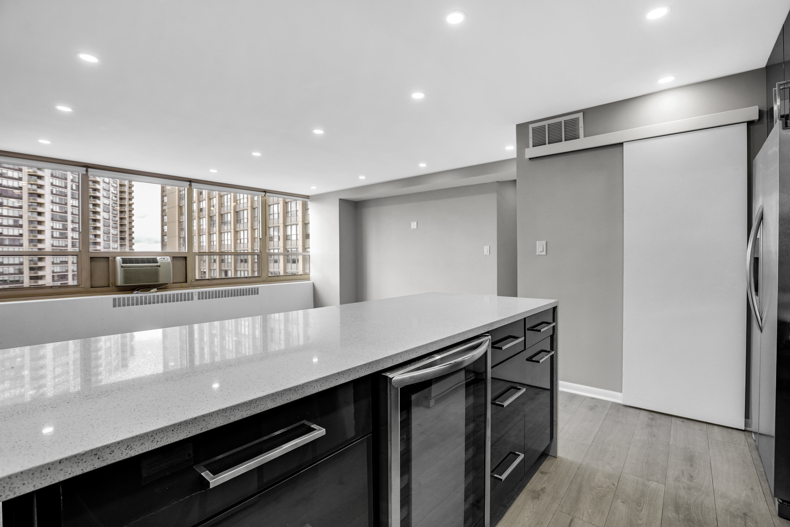 3950 N Lake Shore Drive Unit: 1516