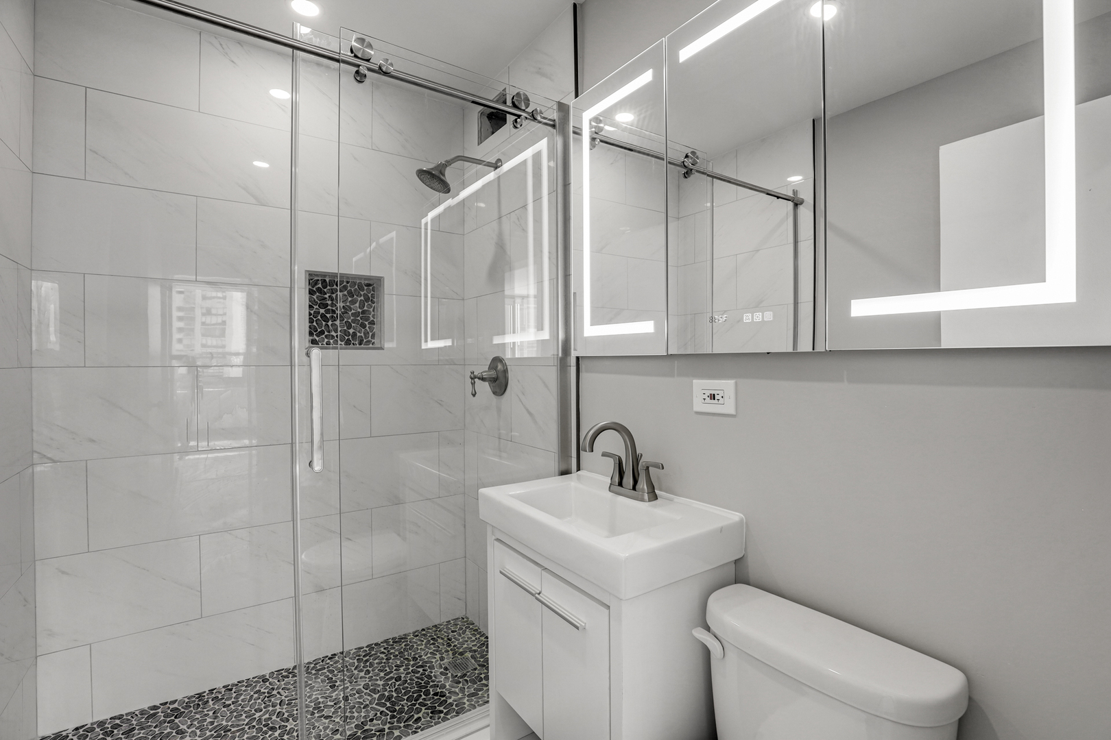 3950 N Lake Shore Drive Unit: 1516