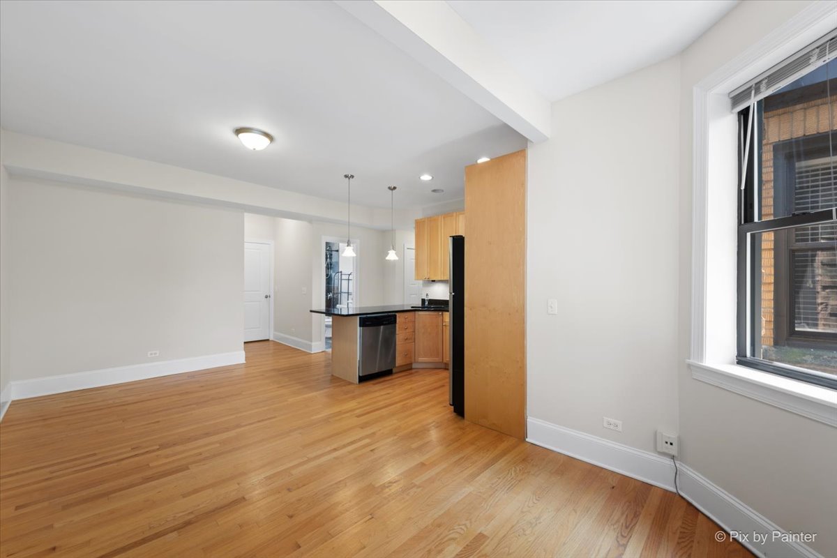 7635.5 N Greenview Avenue Unit: 3S