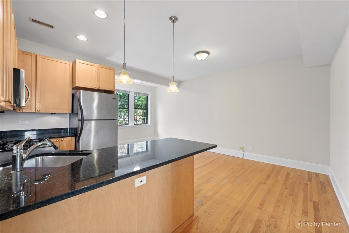 7635.5 N Greenview Avenue Unit: 3S