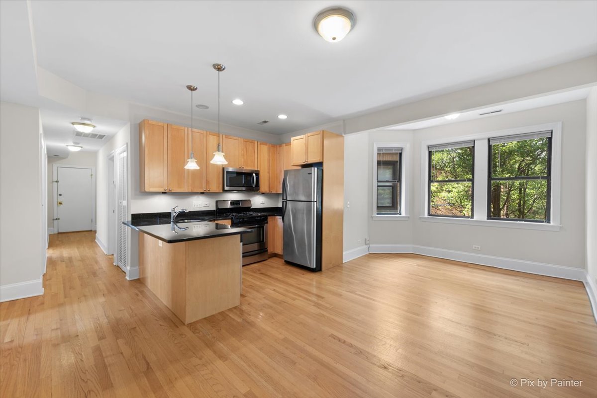 7635.5 N Greenview Avenue Unit: 3S