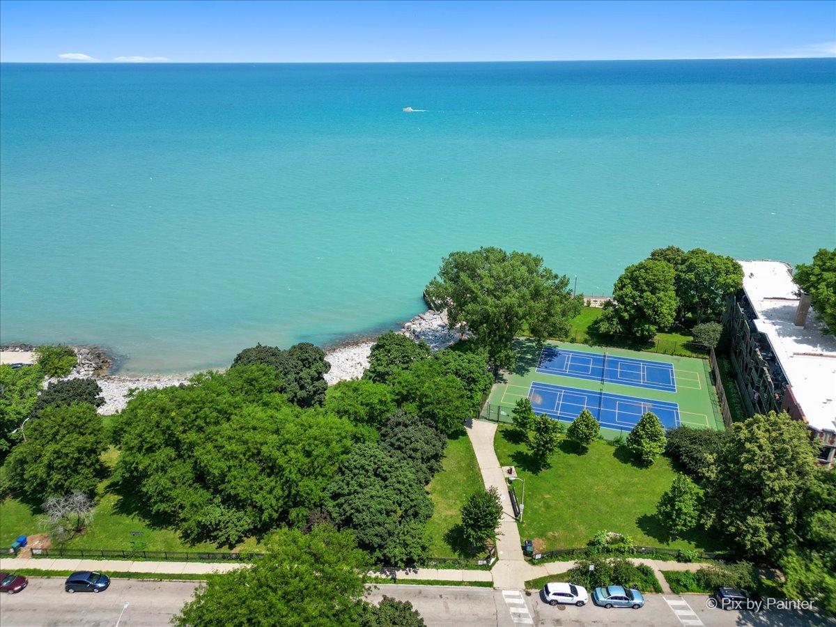 7635.5 N Greenview Avenue Unit: 3S
