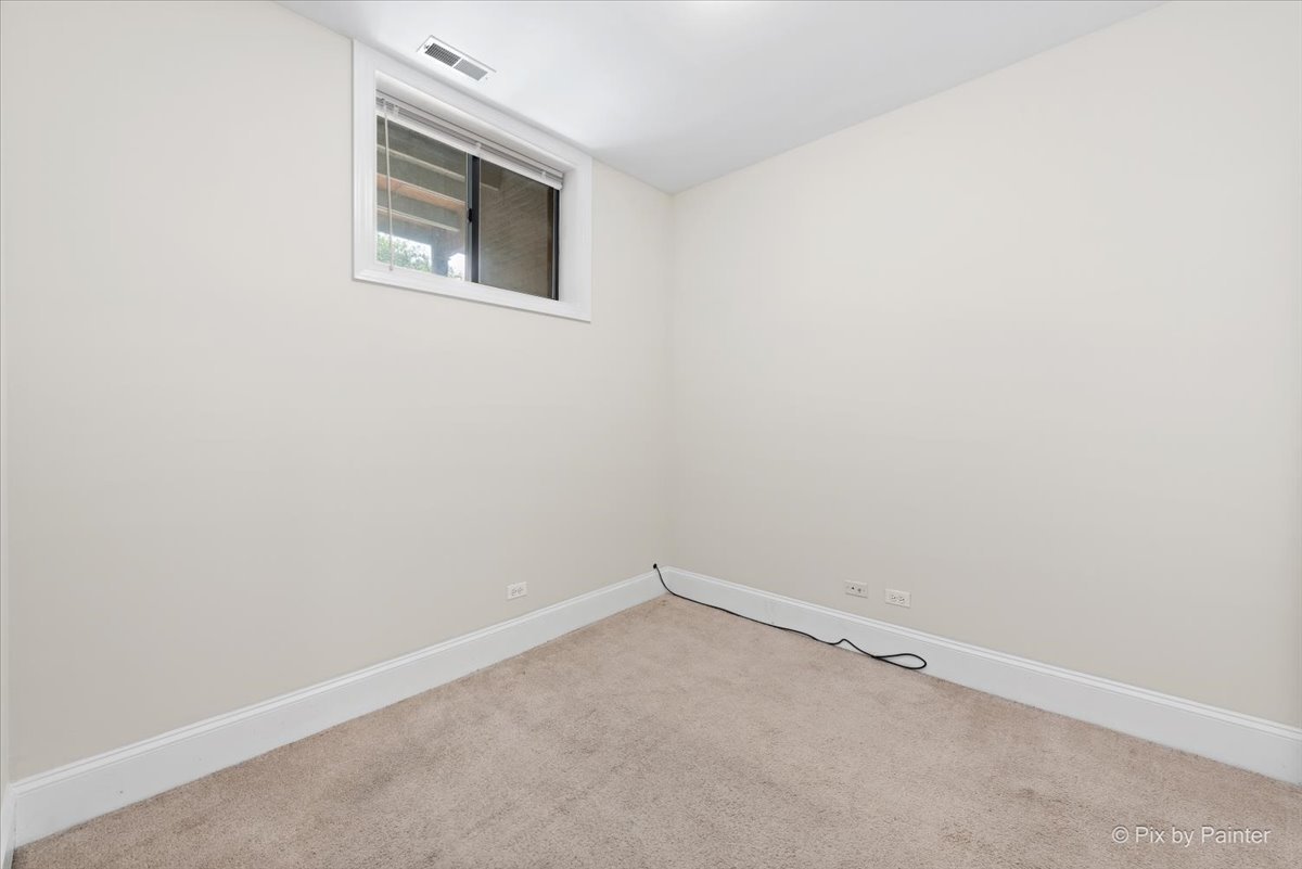 7635.5 N Greenview Avenue Unit: 3S