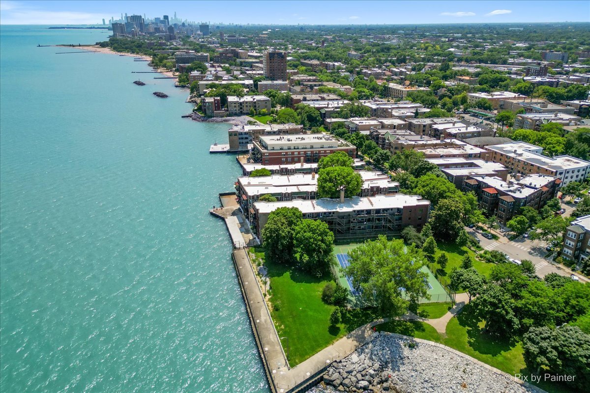 7635.5 N Greenview Avenue Unit: 3S
