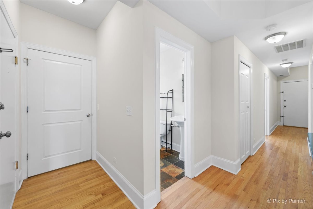 7635.5 N Greenview Avenue Unit: 3S