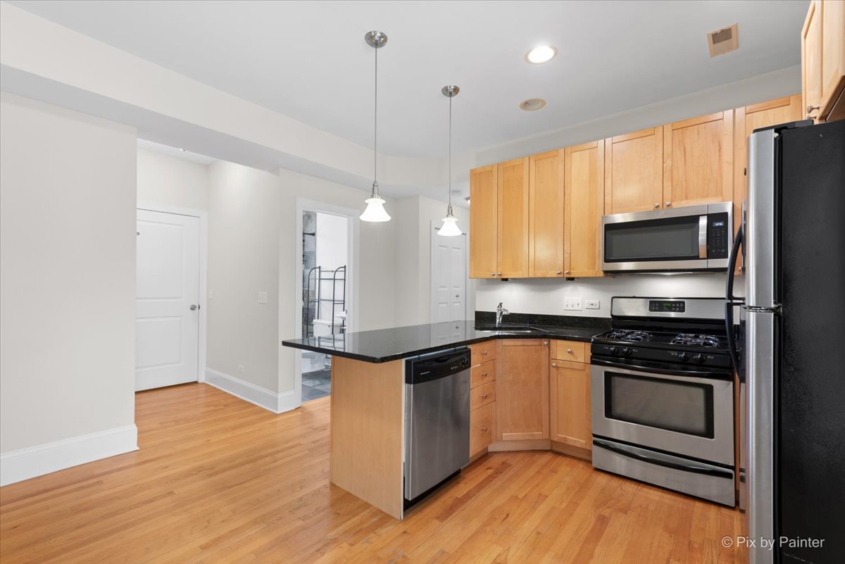 7635.5 N Greenview Avenue Unit: 3S