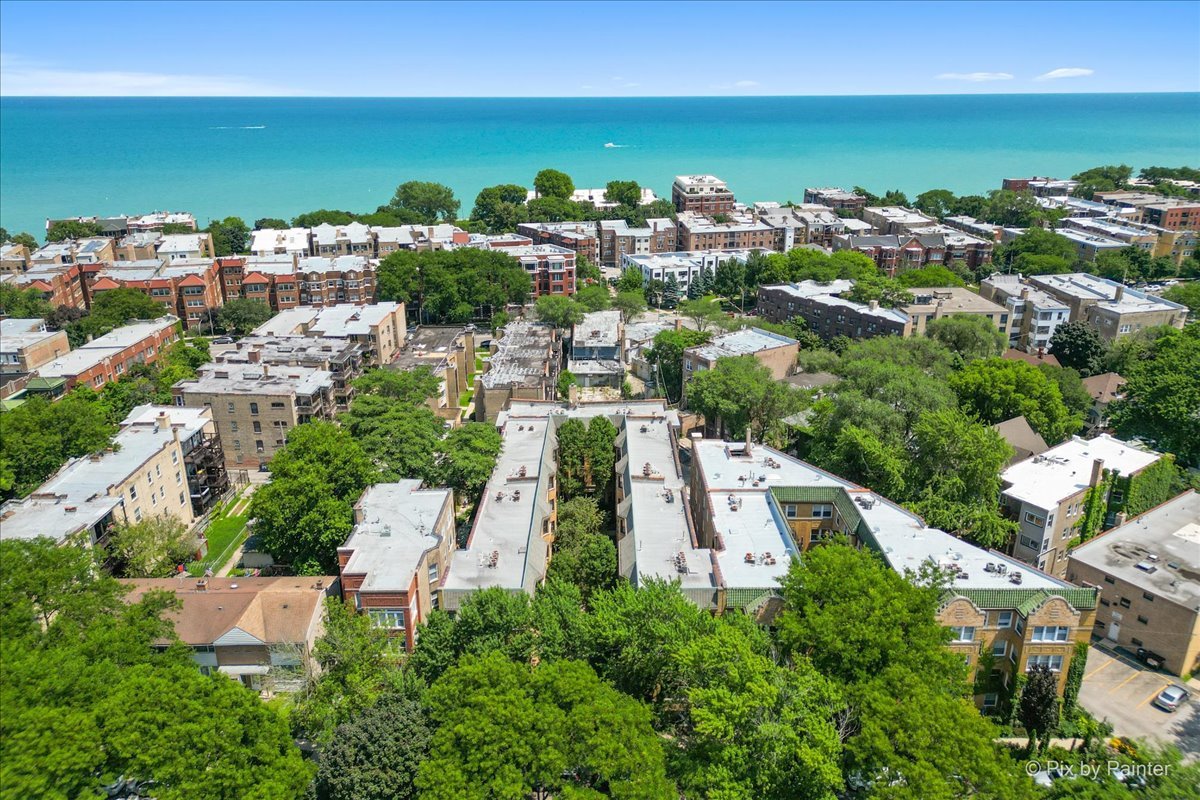 7635.5 N Greenview Avenue Unit: 3S