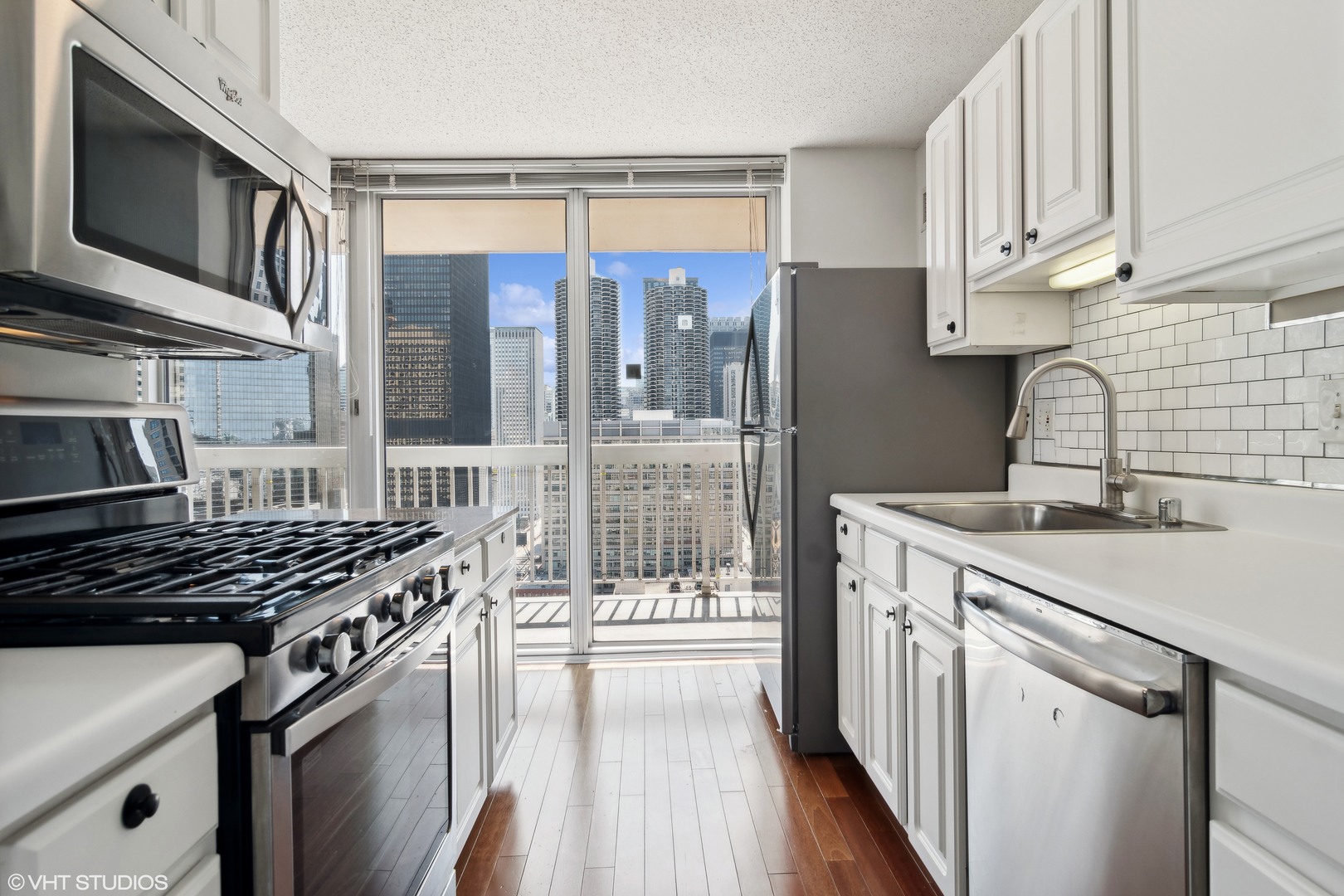 545 N Dearborn Street Unit: 2507