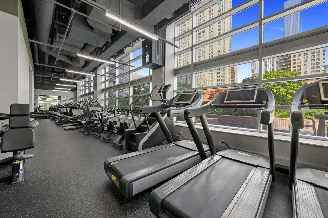 545 N Dearborn Street Unit: 2507