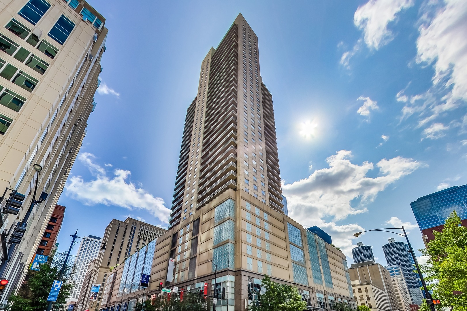 545 N Dearborn Street Unit: 2507