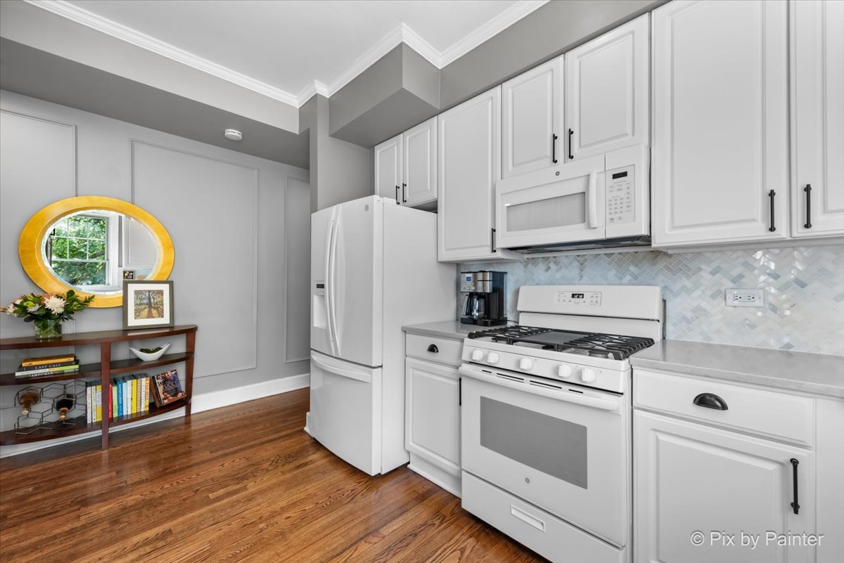 3801 N Wilton Avenue Unit: 2S