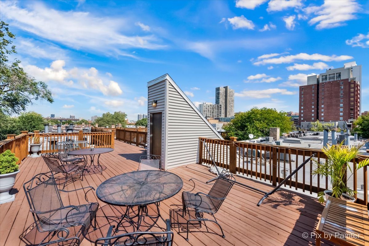3801 N Wilton Avenue Unit: 2S