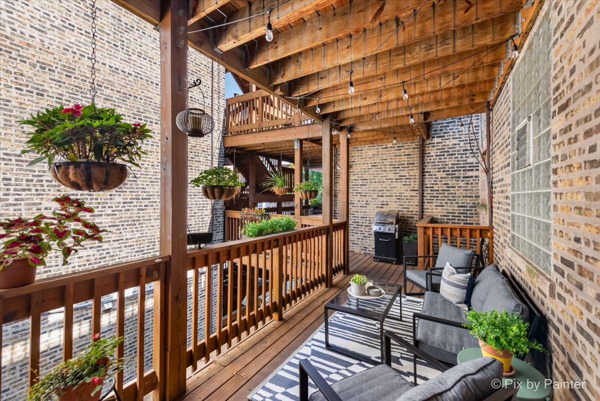 3801 N Wilton Avenue Unit: 2S