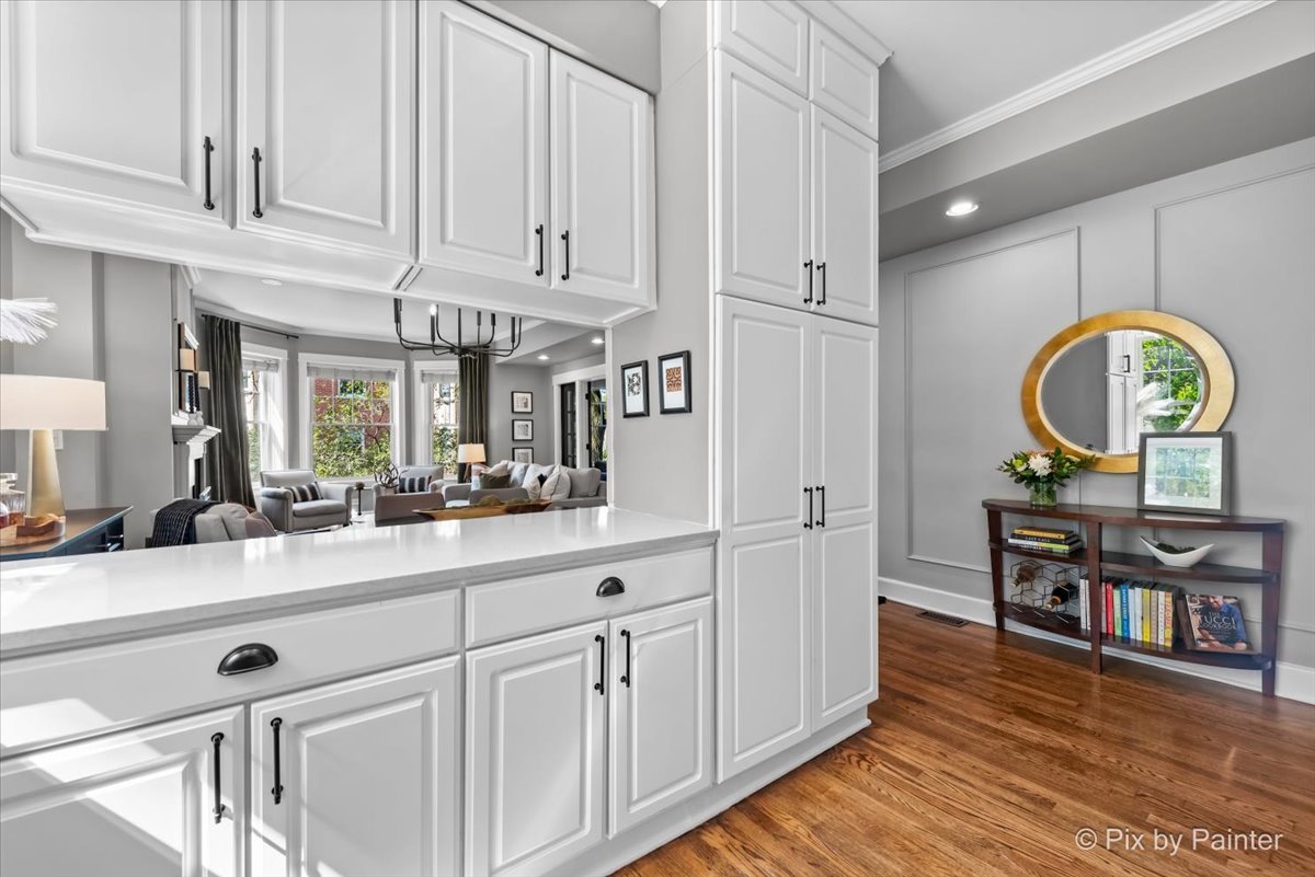 3801 N Wilton Avenue Unit: 2S