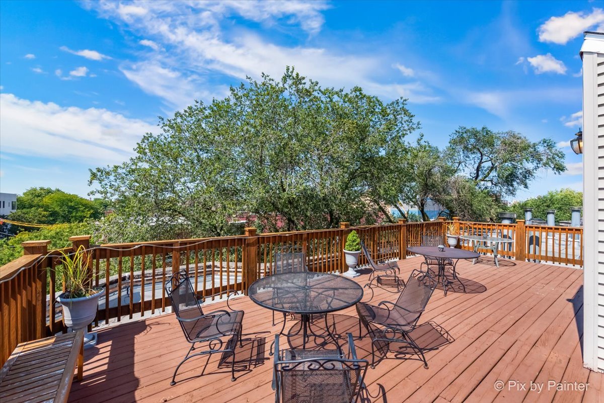 3801 N Wilton Avenue Unit: 2S