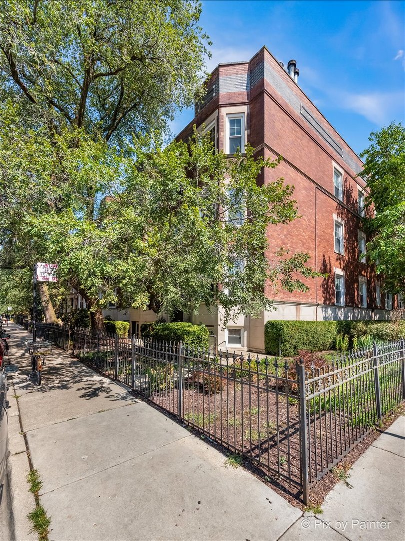 3801 N Wilton Avenue Unit: 2S