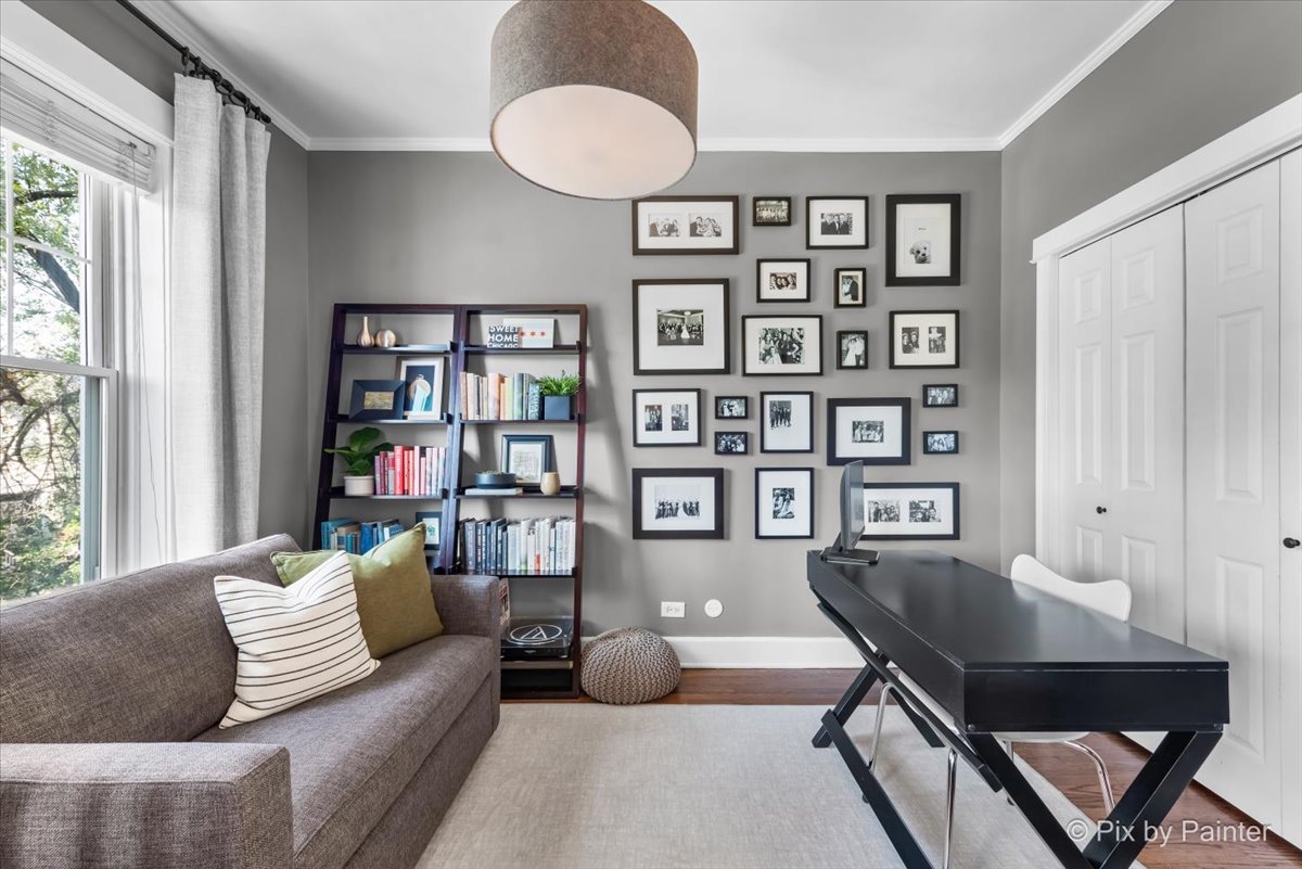 3801 N Wilton Avenue Unit: 2S