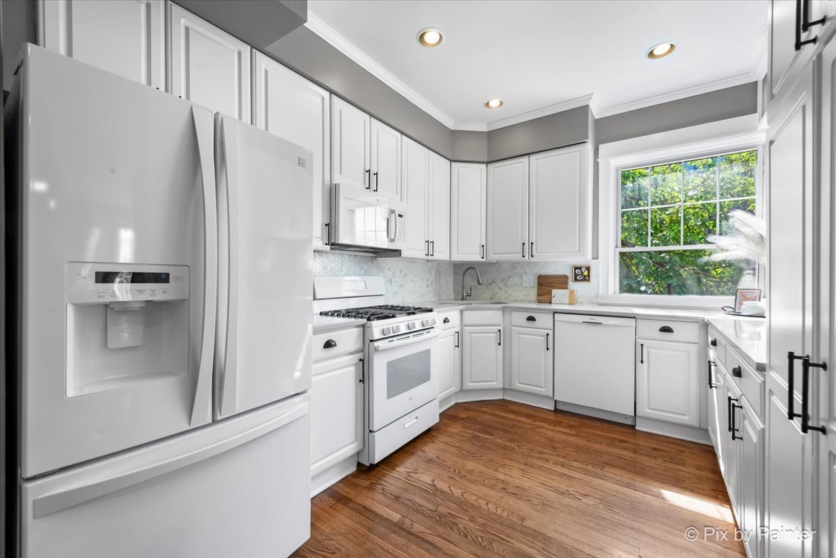 3801 N Wilton Avenue Unit: 2S