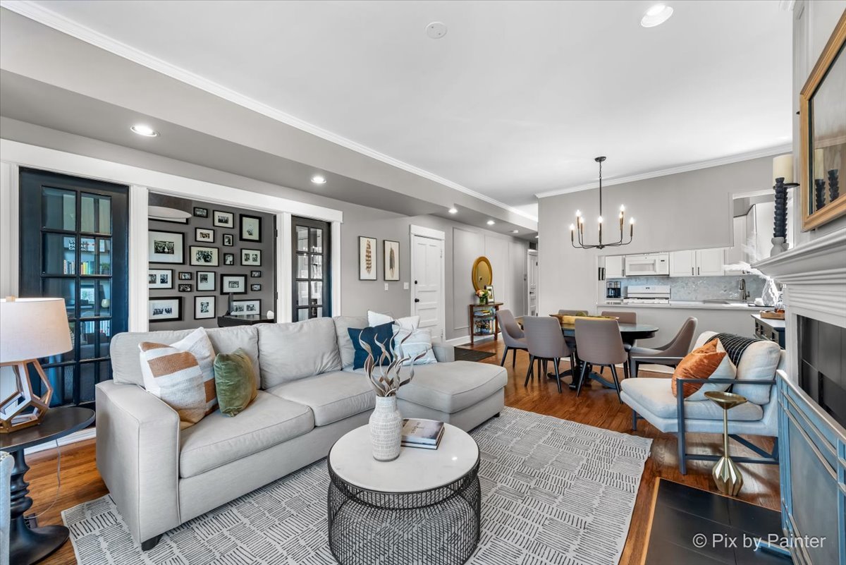 3801 N Wilton Avenue Unit: 2S
