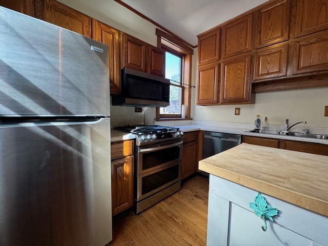 1442 W Jarvis Avenue Unit: 3B