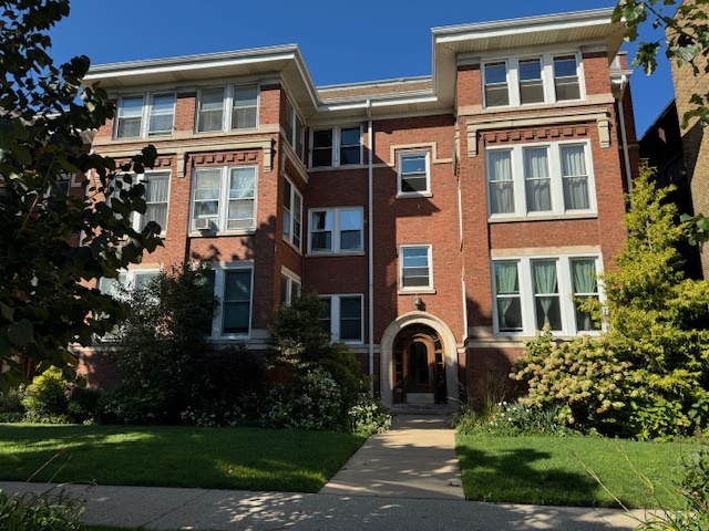 1442 W Jarvis Avenue Unit: 3B