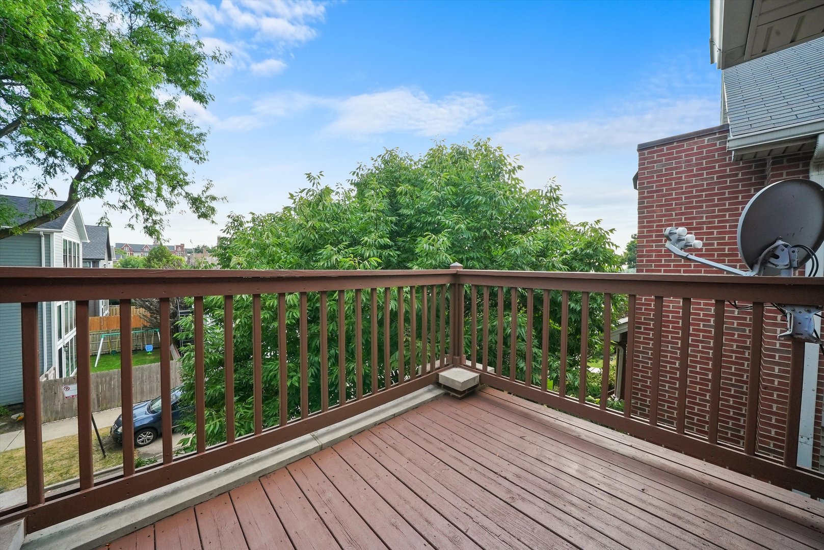 2444 W Waveland Avenue