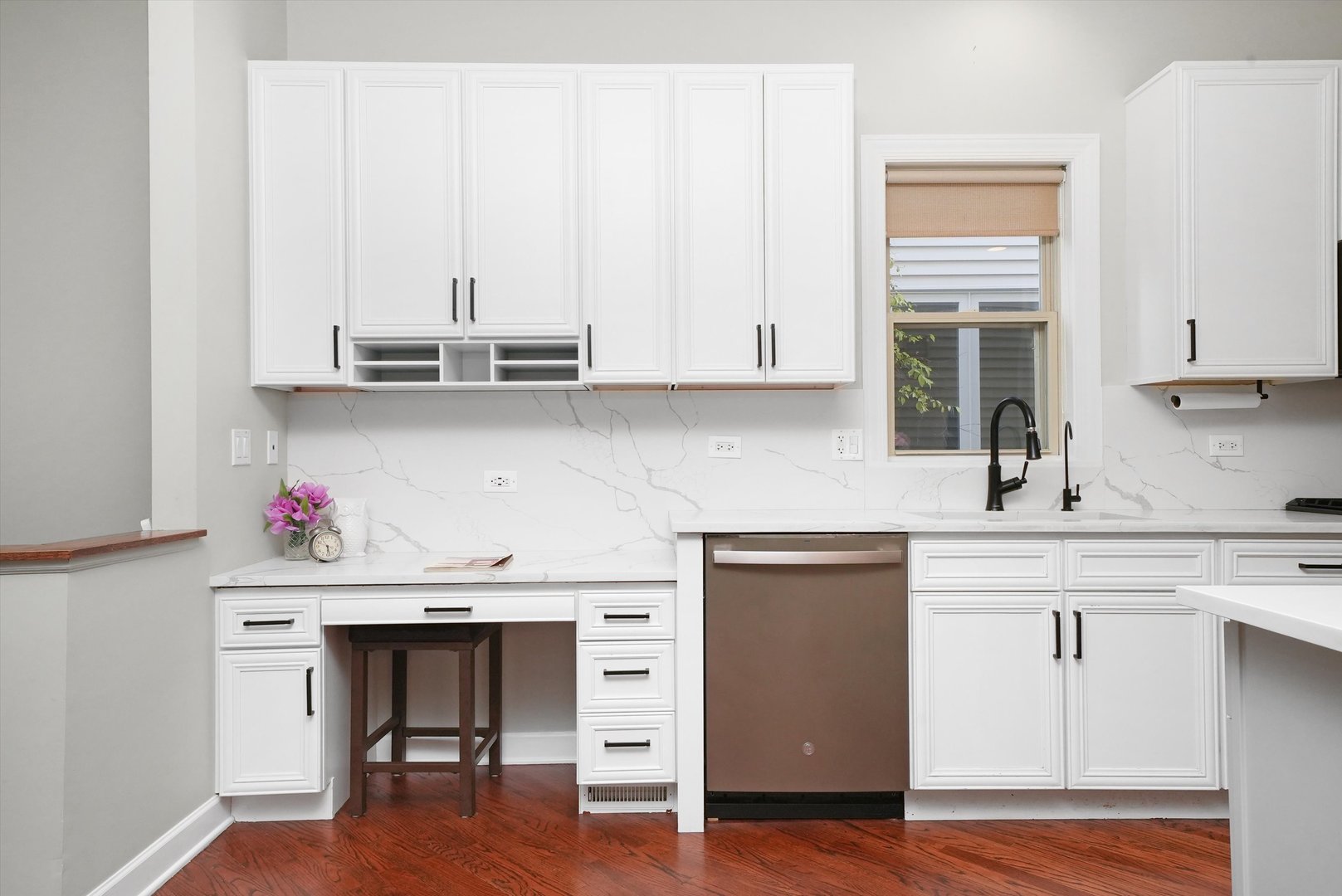 2444 W Waveland Avenue