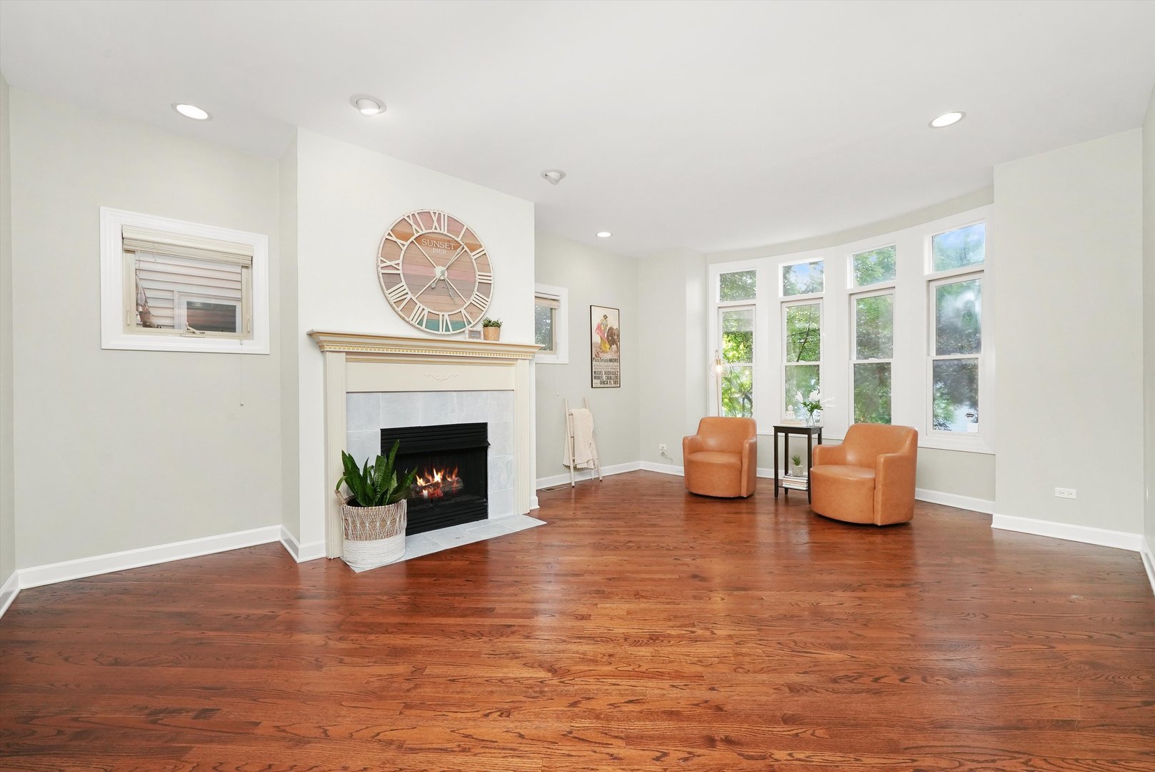 2444 W Waveland Avenue