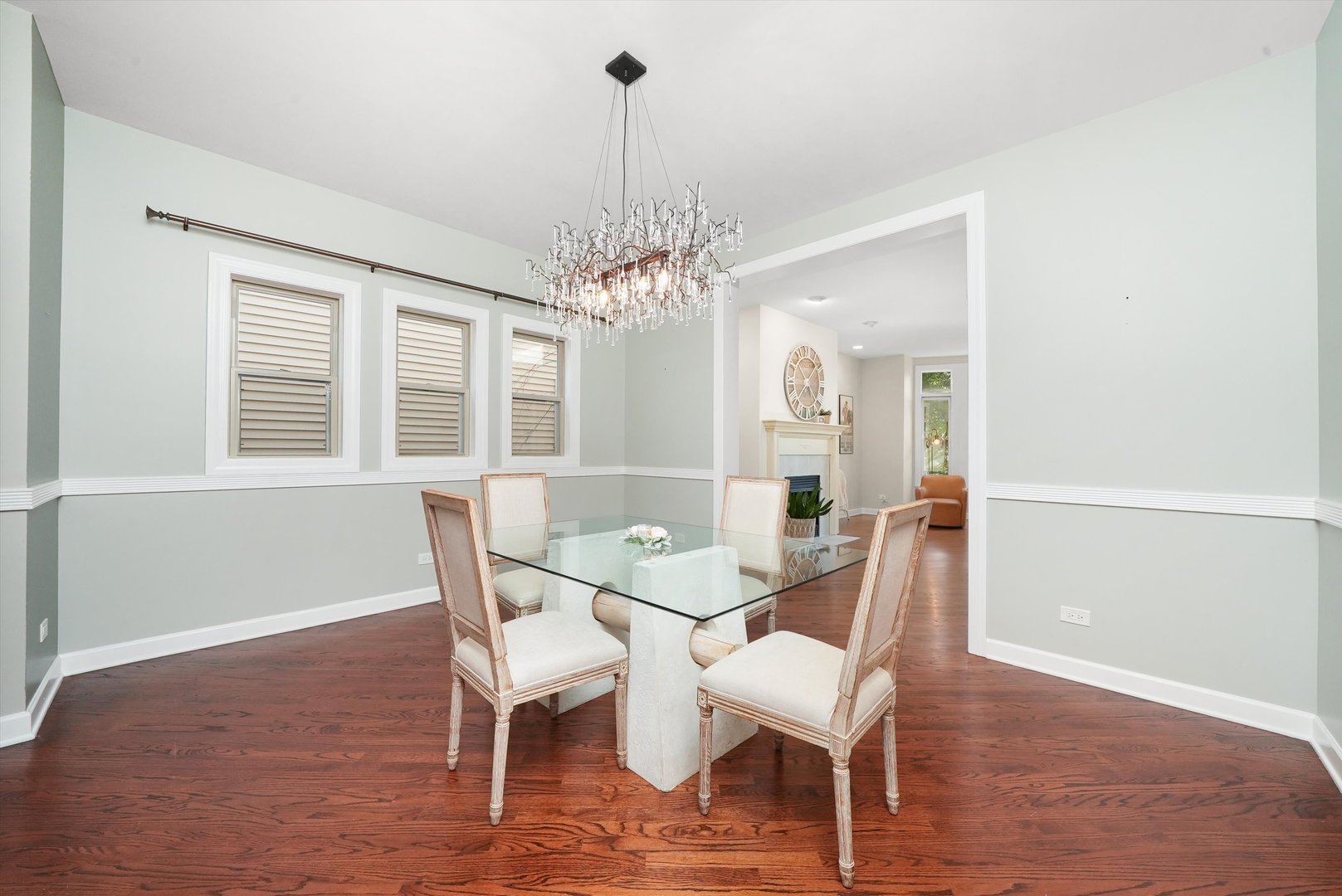 2444 W Waveland Avenue