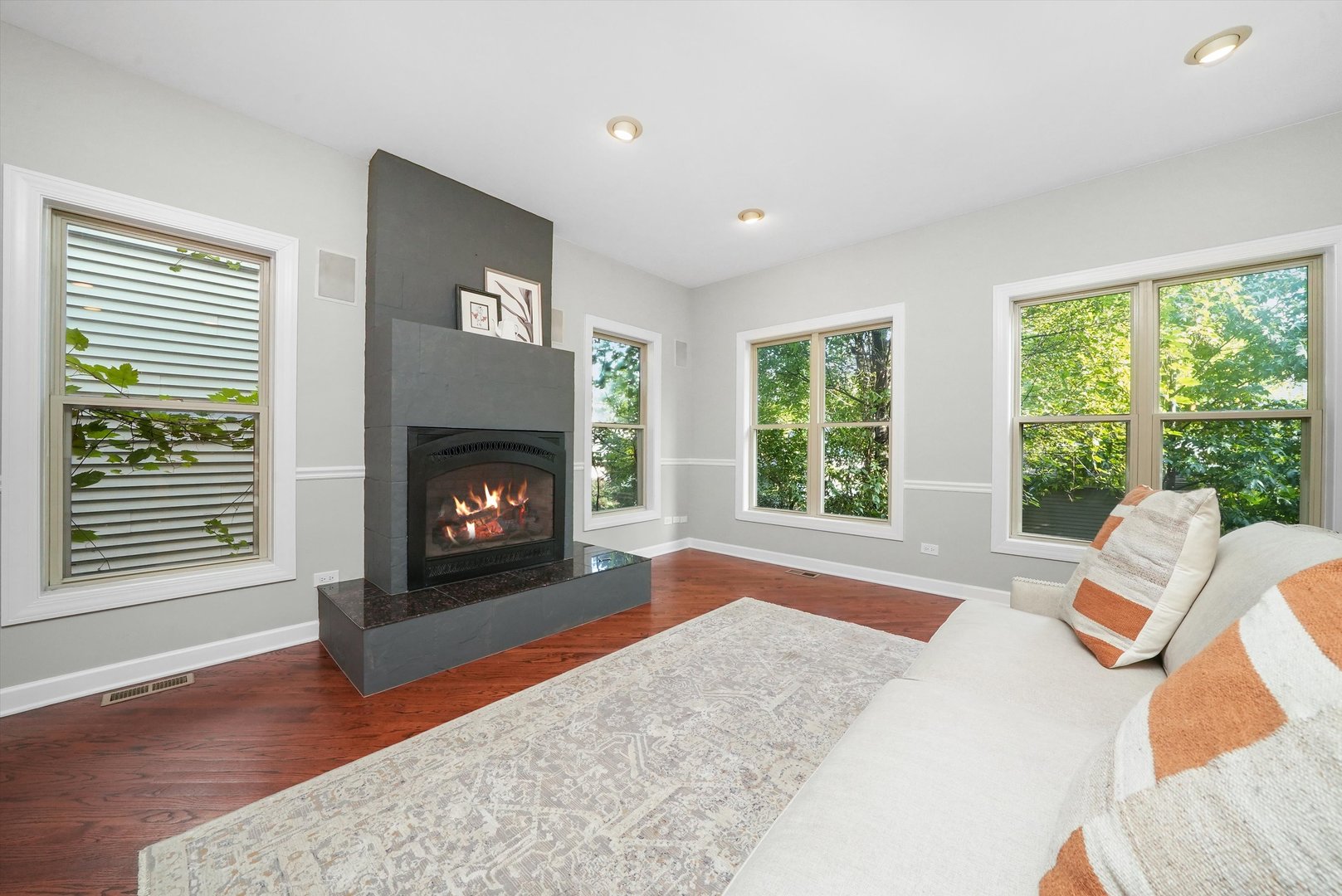 2444 W Waveland Avenue