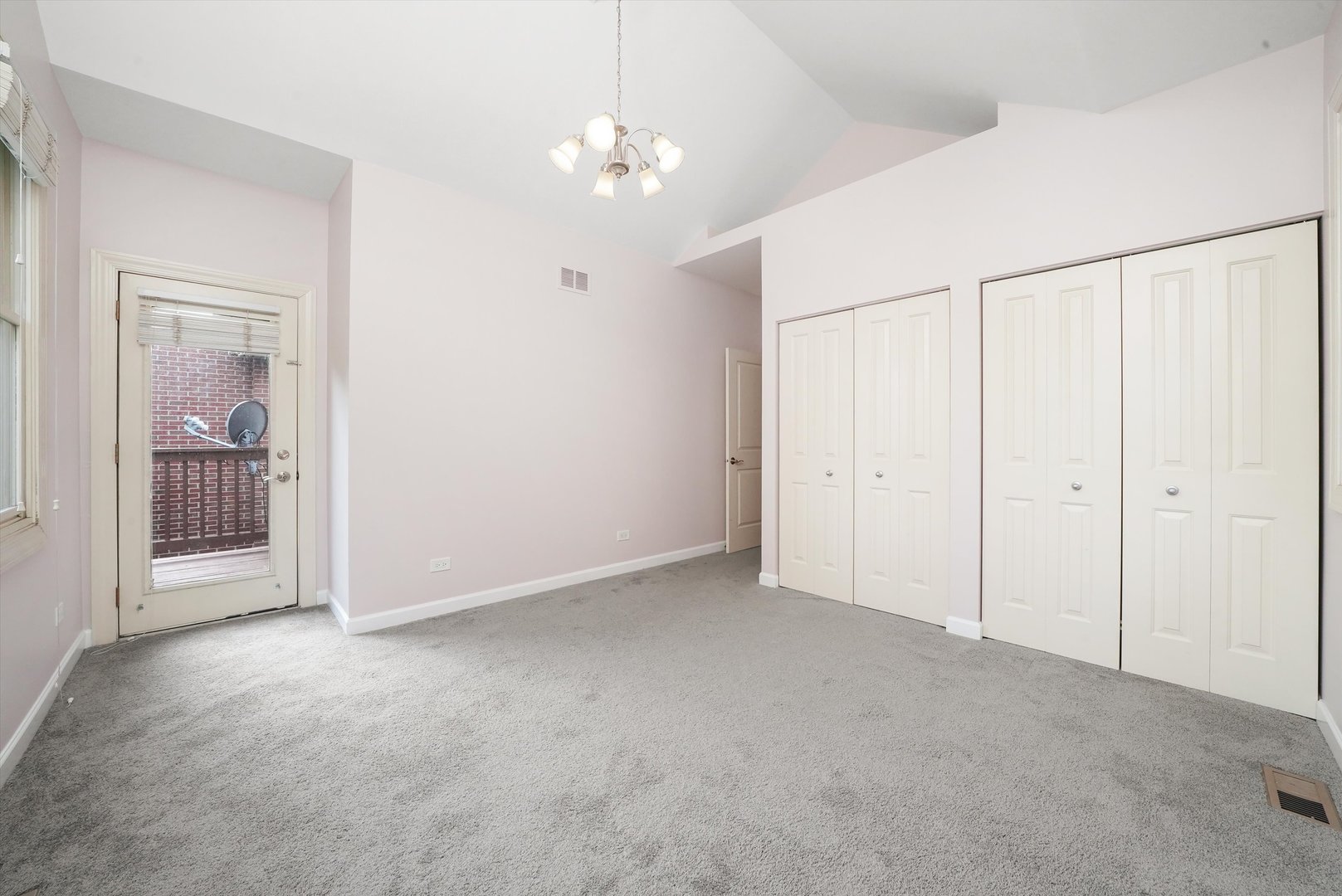 2444 W Waveland Avenue