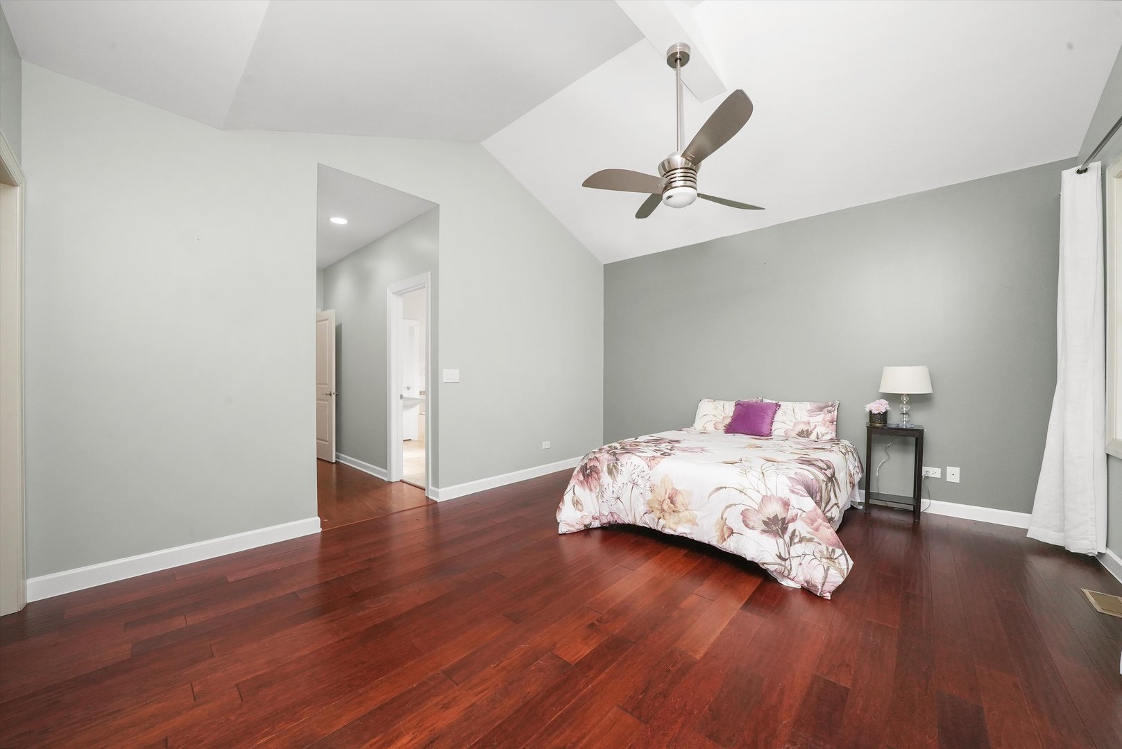 2444 W Waveland Avenue