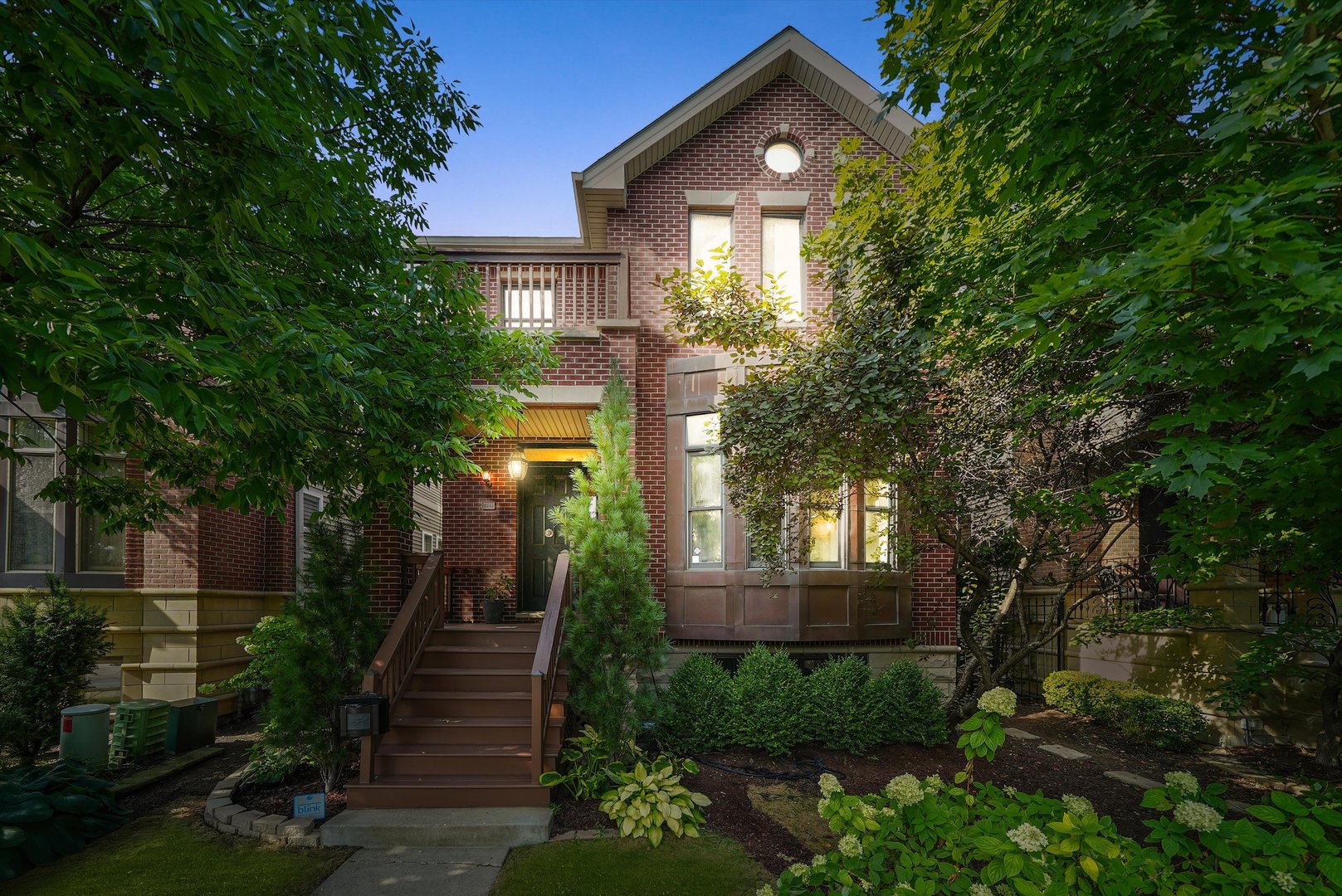 2444 W Waveland Avenue