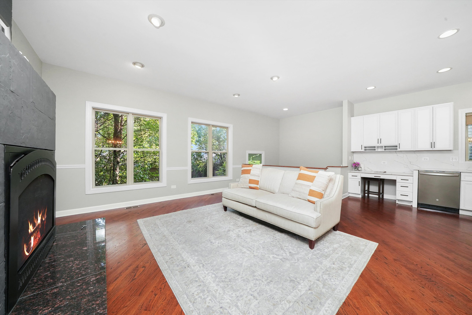 2444 W Waveland Avenue