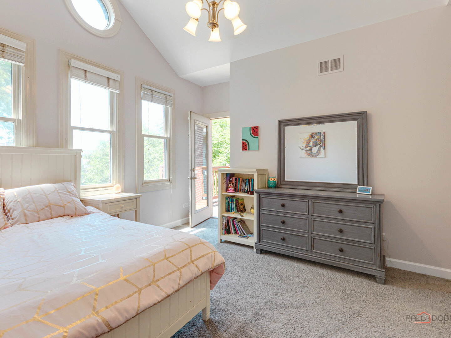 2444 W Waveland Avenue