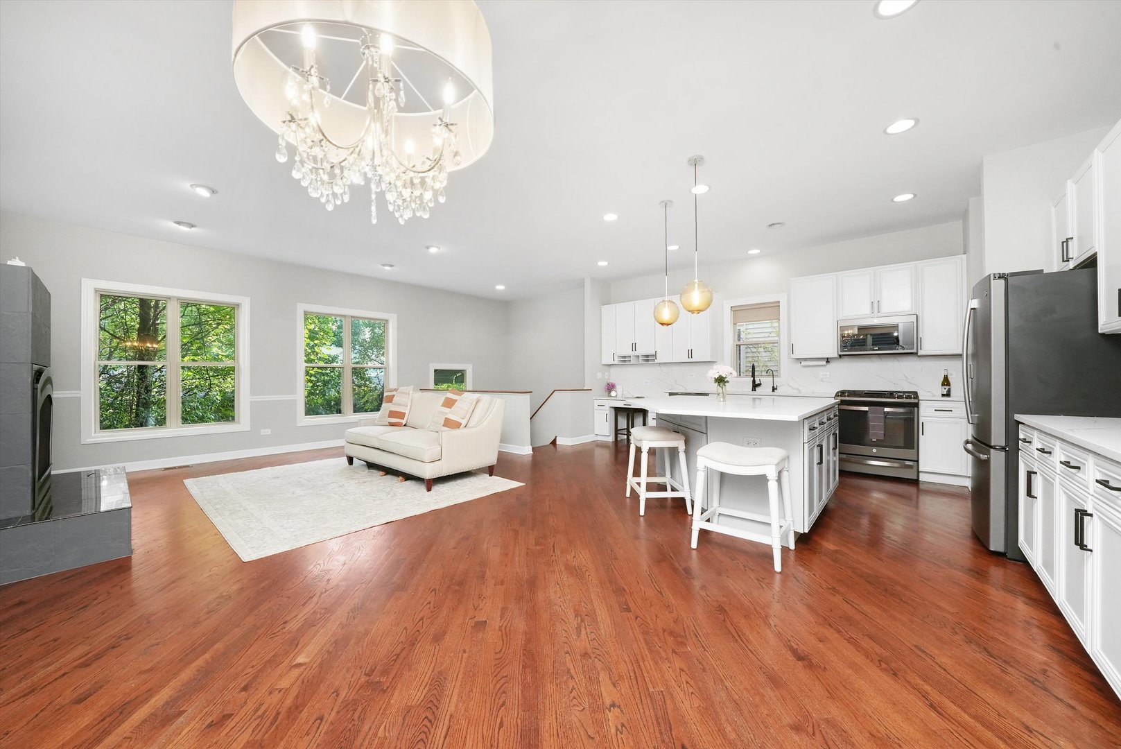 2444 W Waveland Avenue