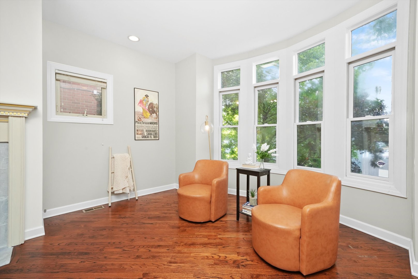 2444 W Waveland Avenue