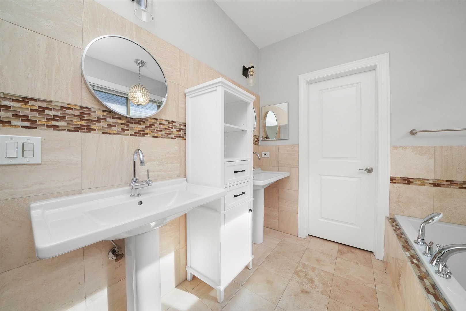 2444 W Waveland Avenue