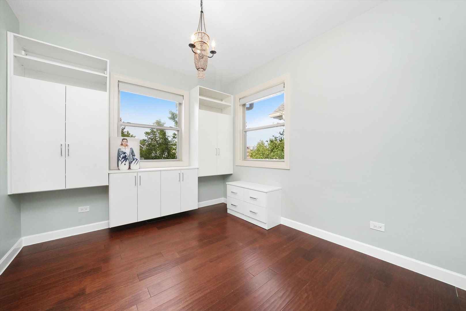 2444 W Waveland Avenue